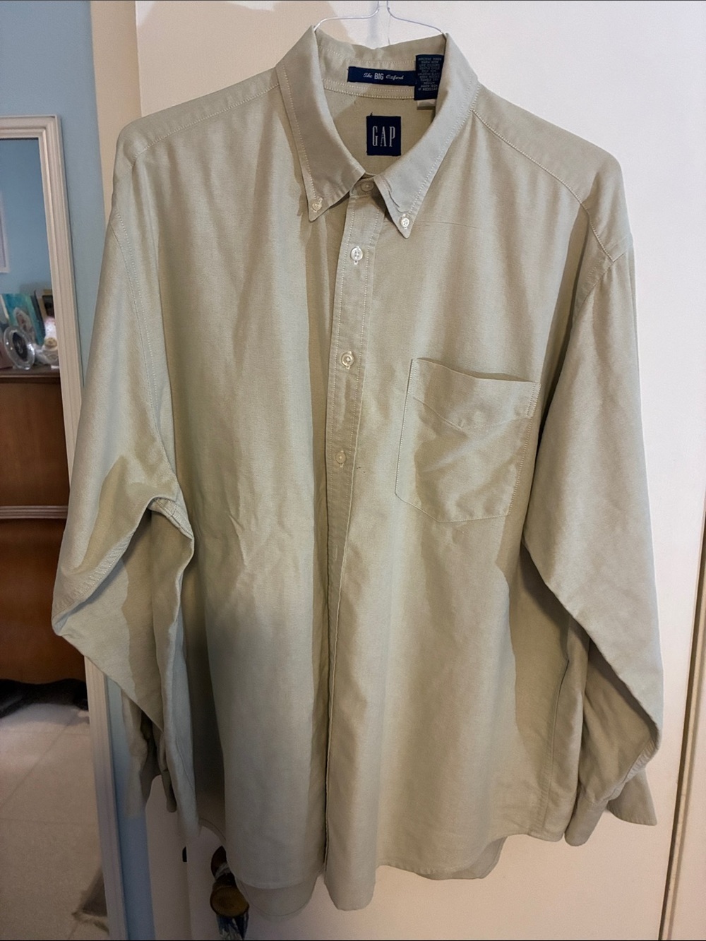 GAP Men's Light Beige Long-Sleeve Button-Down Shirt